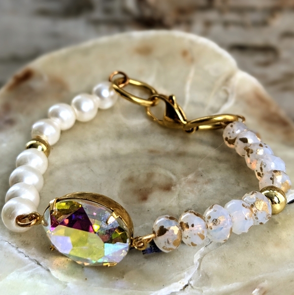 White Opal W/ Gold Specks & Pearls With White AB Centerpiece Bracelet - Picture 1 of 5